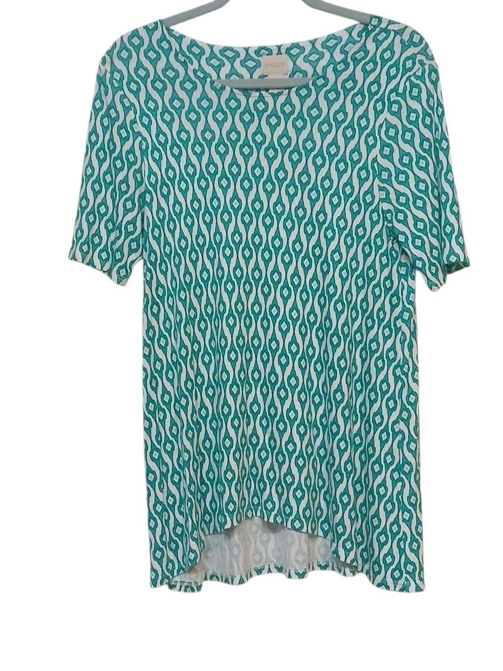 Chico's -NWOT,Greens & White Geometric Print, Hi/Lo Blouse,100% Model, Chico's 1 - Picture 4 of 10